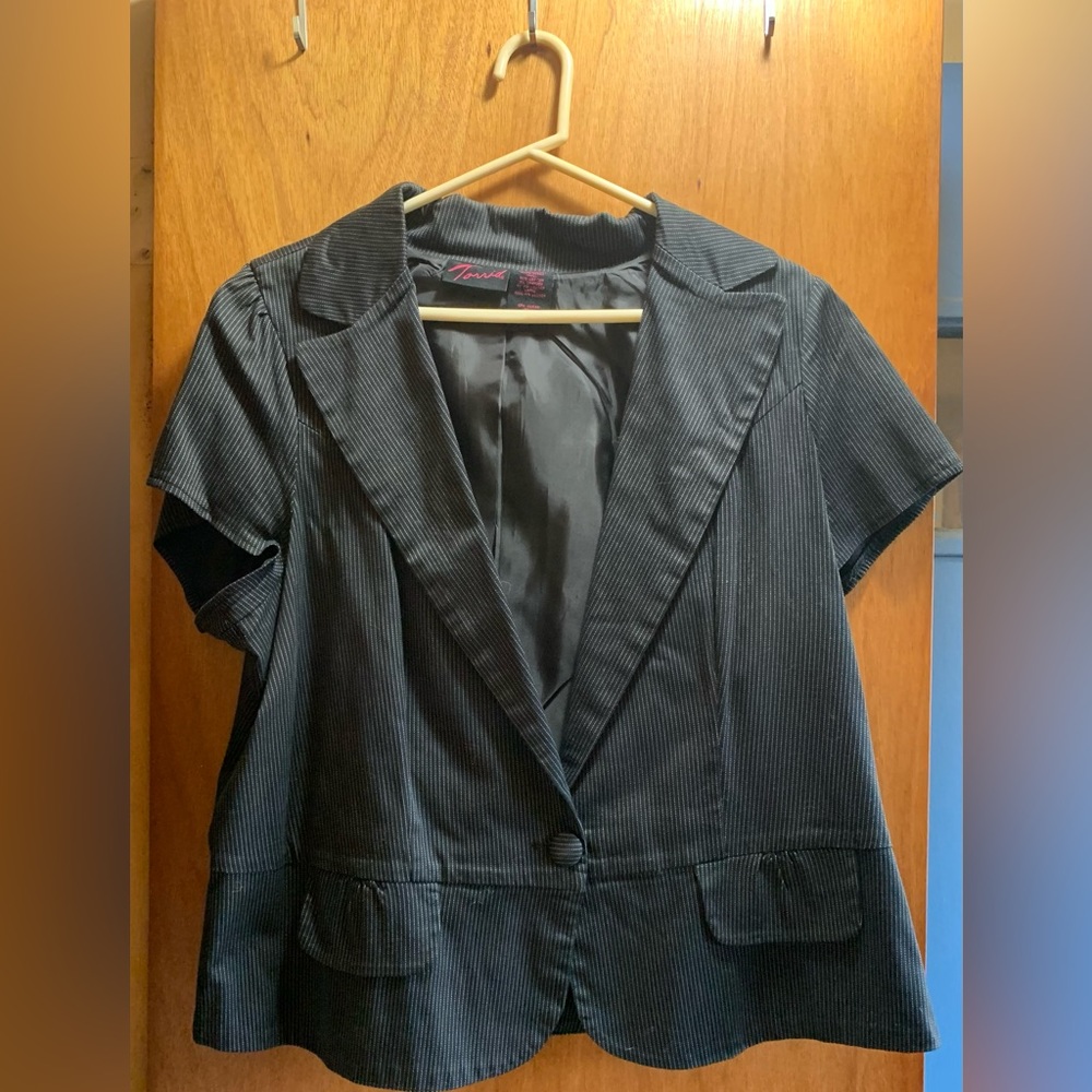 Size 3 Torrid Short Sleeve Blazer